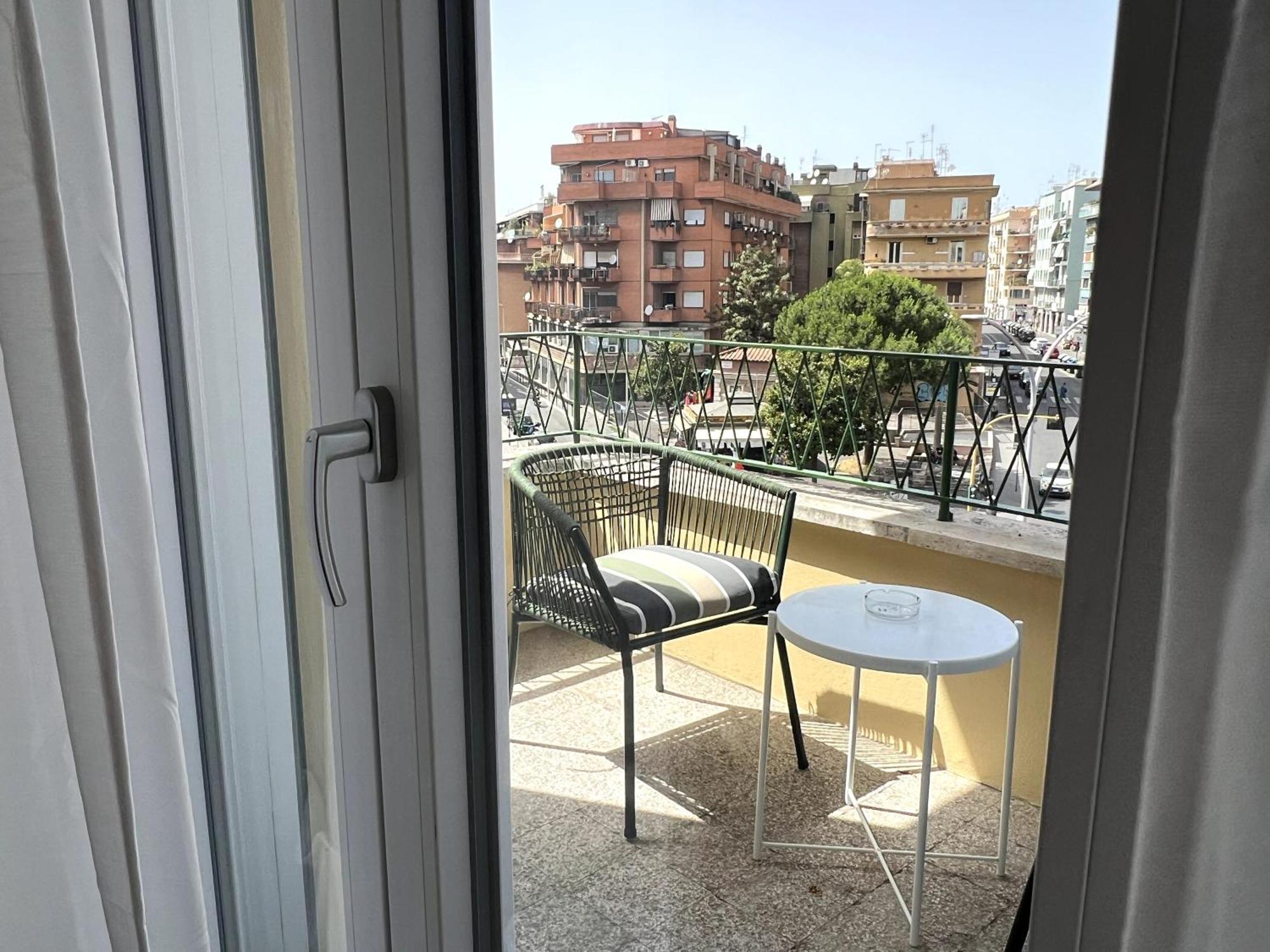 Near Vatican, Irnerio 47 Guest House Rom Exteriör bild
